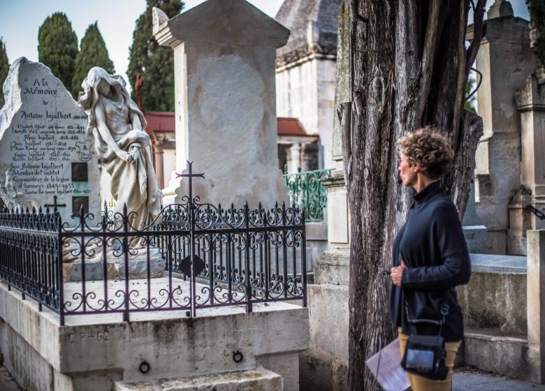 RONDE DE NUIT AU CIMETIÈRE VIEUX