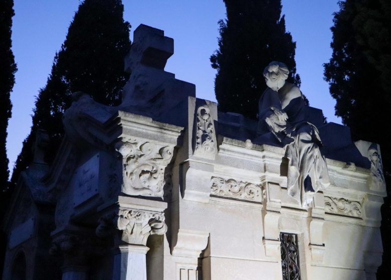 RONDE DE NUIT AU CIMETIÈRE VIEUX